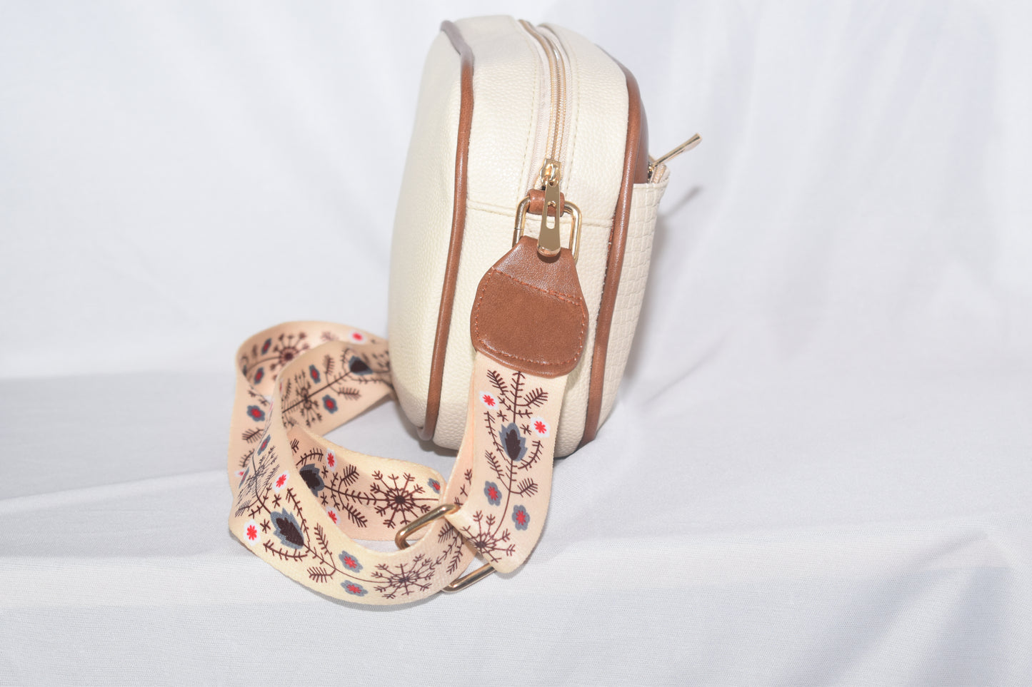 ISHAAYA Stylish Crossbody Sling bag (Off White)